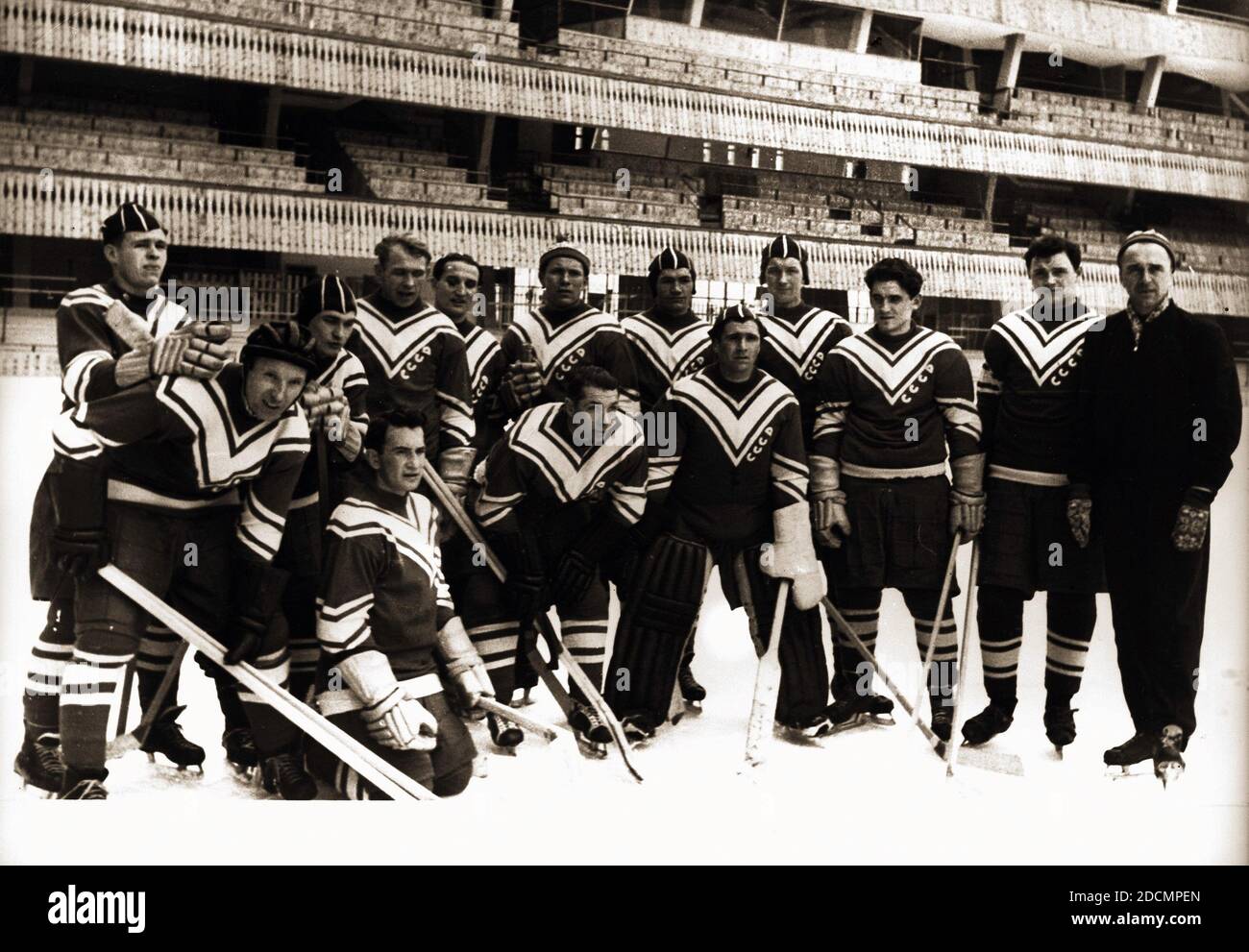 Billet Complet Jeux Olympiques D'hiver 1956 - Hockey Sur Glace Italie Vs Allemagne, PSA 6, Mario Bedogni
