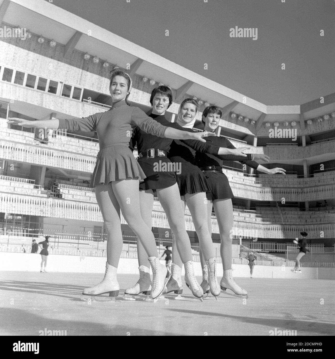1956 Winter Olympics. Training of the Italian women's figure skating team.  In the photo: Fiorella Negro, Luisella Gaspari, Carla Tichatschek, and  Manuela Angeli, Cortina d'Ampezzo, 01/1956. --- Olimpiadi Invernali 1956.  Allenamenti squadra