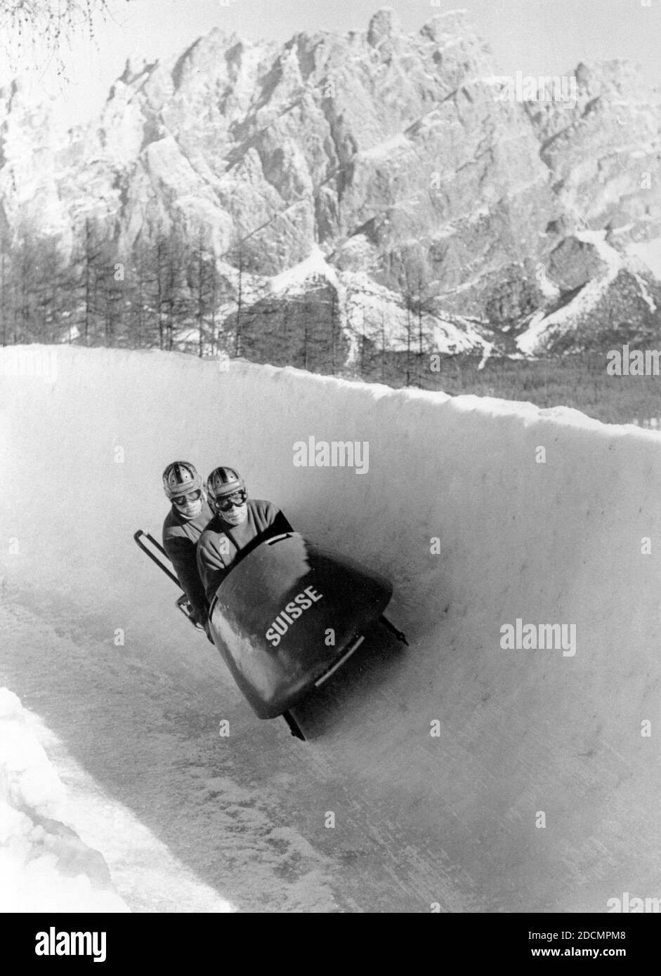 1956 Winter Olympics. Bobsleigh two-man competitions. In the photo: Max Angst and Harry Warburton (Svi), Cortina D'Ampezzo, 27/01/1956. --- Olimpiadi Invernali 1956. Bob a 2. Nella foto: Max Angst e Harry Warburton (Svi), Cortina D'Ampezzo, 27/01/1956. Stock Photo