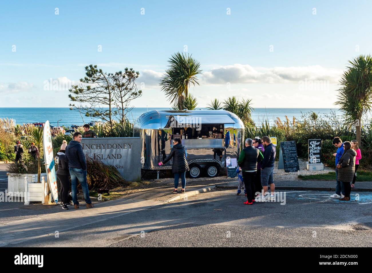 Inchydoney, West Cork, Ireland. 22nd Nov, 2020. Sunny Inchydoney Beach was a popular destination today on a beautiful November Sunday with lots of sunshine. The coffee and food trailer was very busy throughout the day. Credit: AG News/Alamy Live News Stock Photo