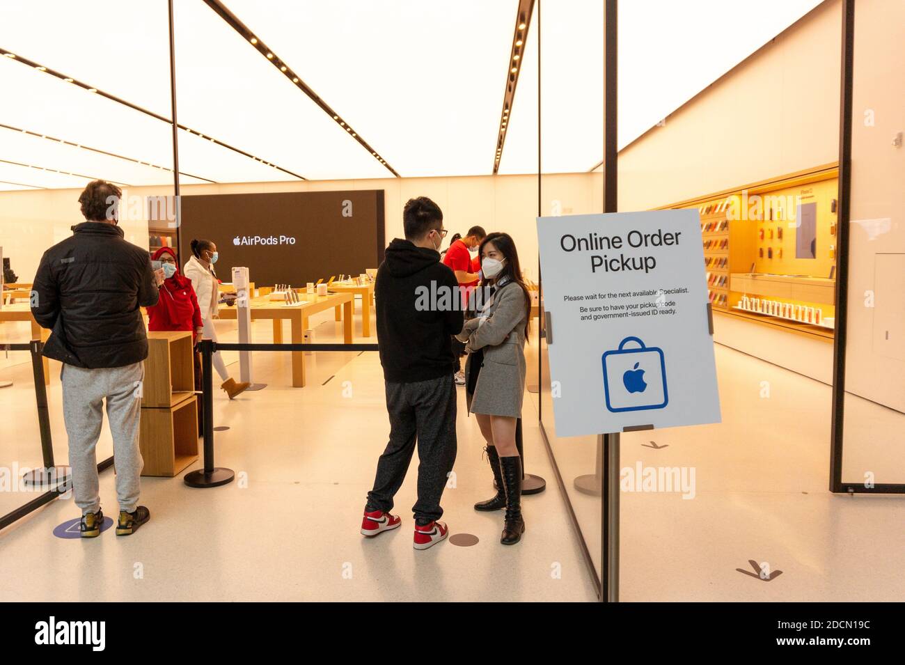 People in an Apple Store inside of the Fairview Mall during the Covid-19 pandemic Stock Photo