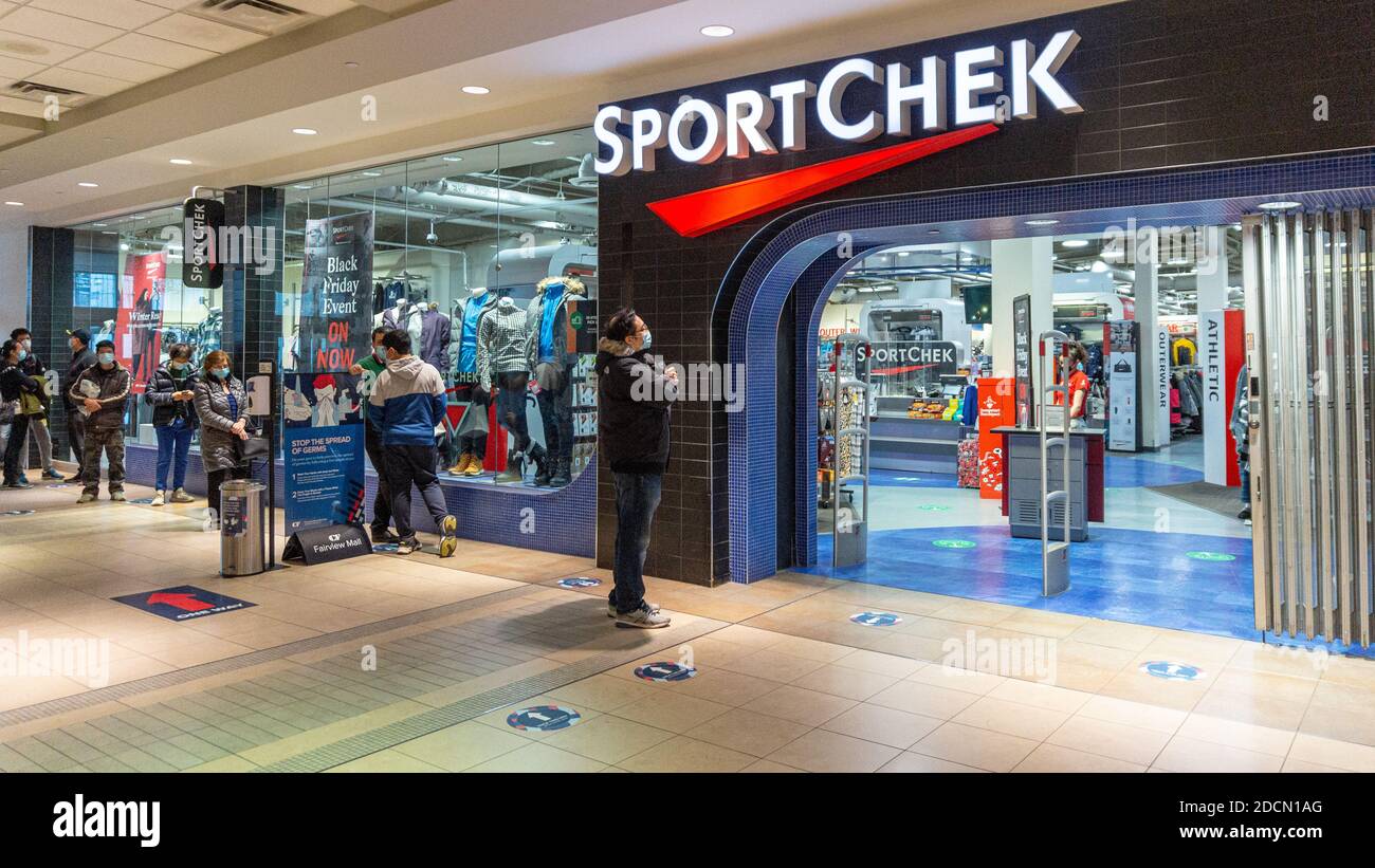 People lining up in a SportChek store in Fairview Mall after the government announced a new lockdown for Toronto during the Covid-19 pandemic Stock Photo