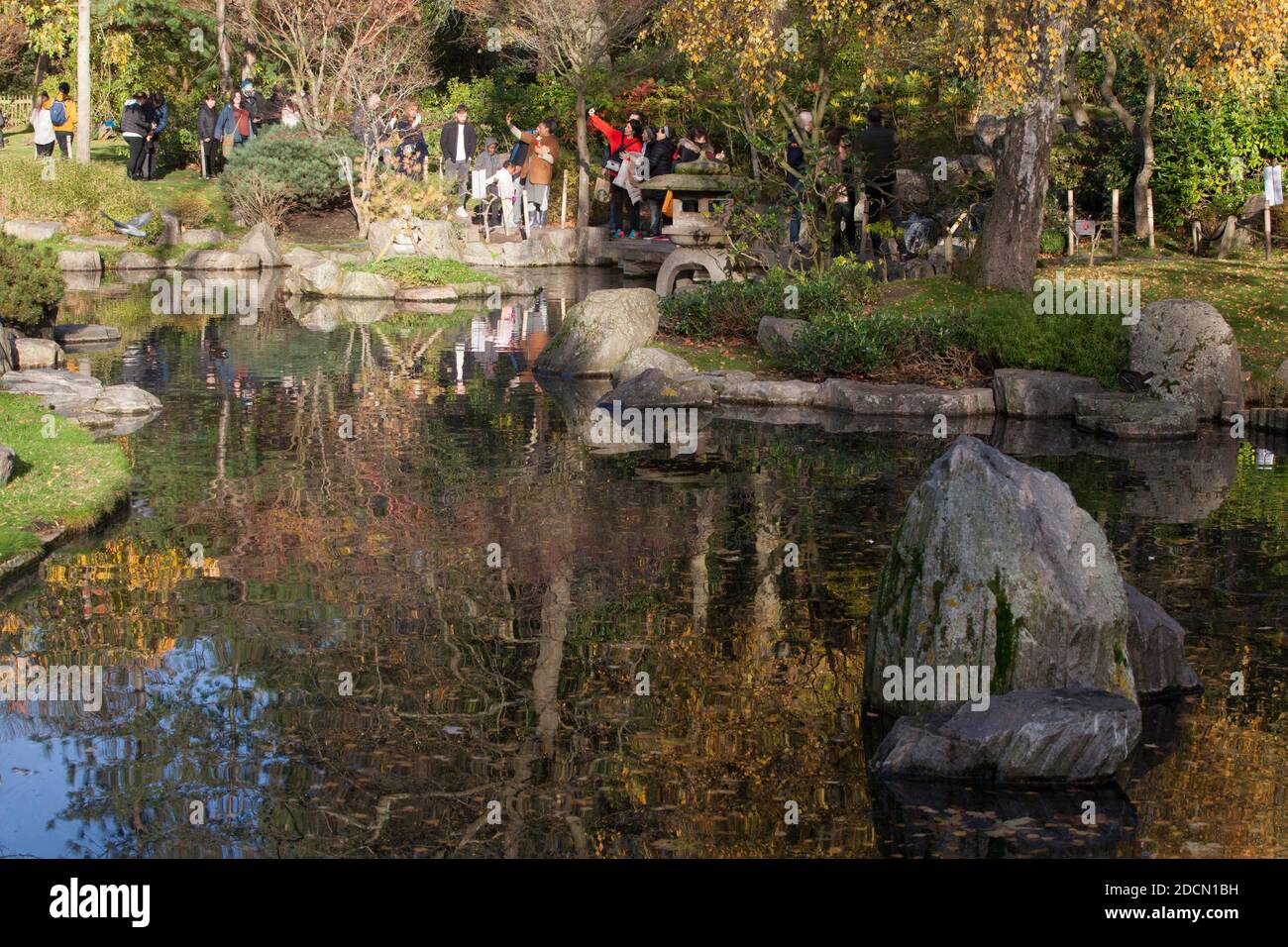 UK Weather, London, 22 November 2020: On a sunny Sunday in London people flock to Holland Park, where queues formed in the Kyoto Garden and visitors photographed squirrels and peacocks.Very few people wore face masks but most made an attempt at social distancing. Announcements are planned tomorrow (Monday) about a new tier system of covid restrictions to be implemented once the current lockdown finishes on 2 December. Anna Watson/Alamy Live News Stock Photo