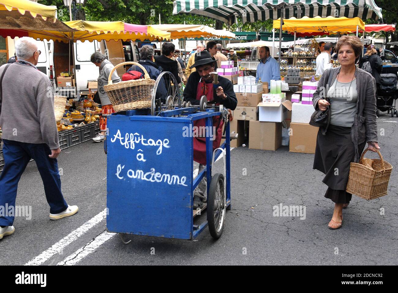 Knife grinding hires stock photography and images Alamy