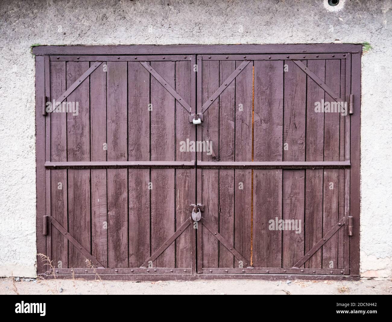 Double garage door hires stock photography and images Alamy
