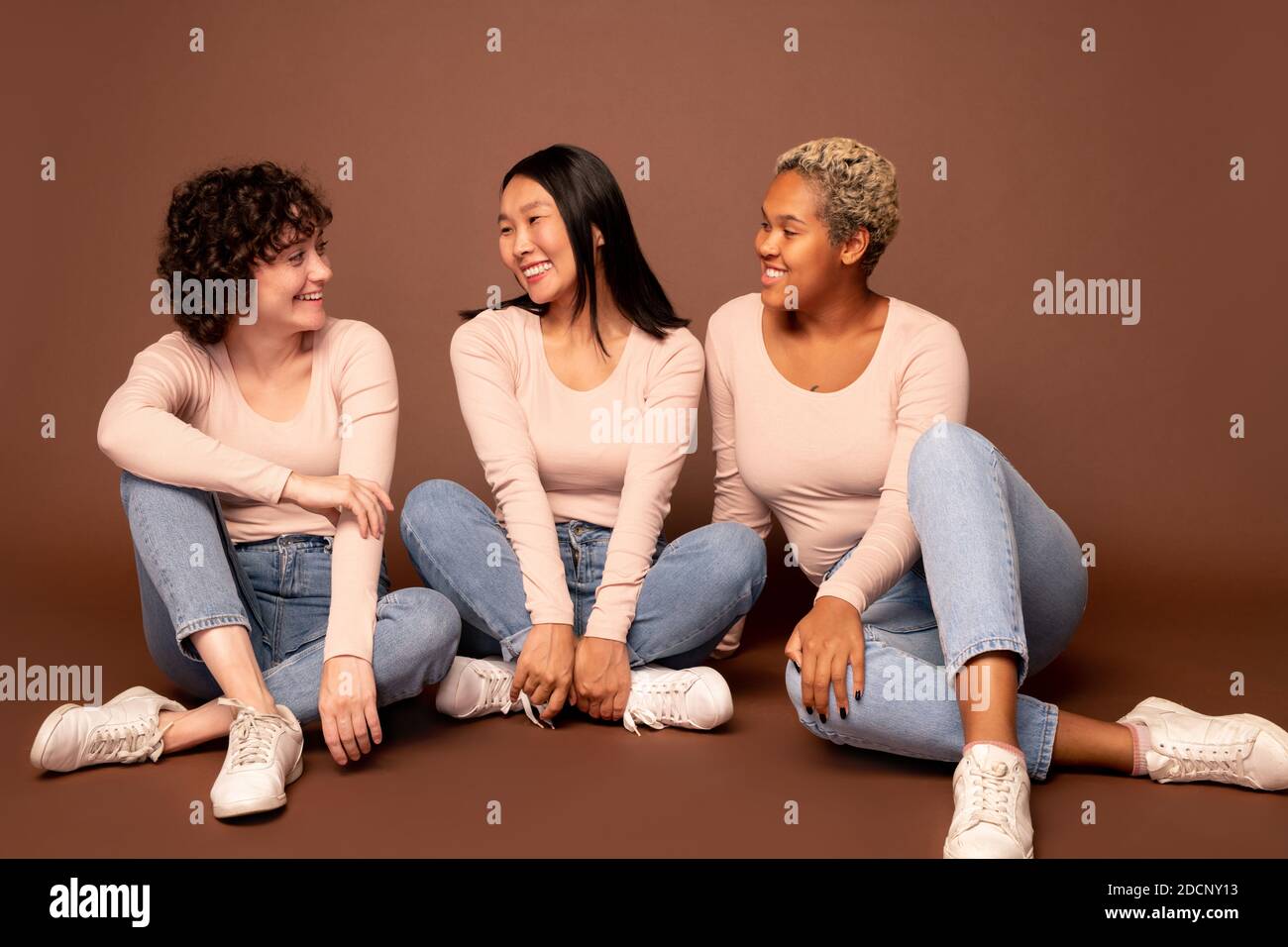 Group Of Young Females Hi res Stock Photography And Images Alamy group-of-young-females-hi-res-stock-photography-and-images-alamy