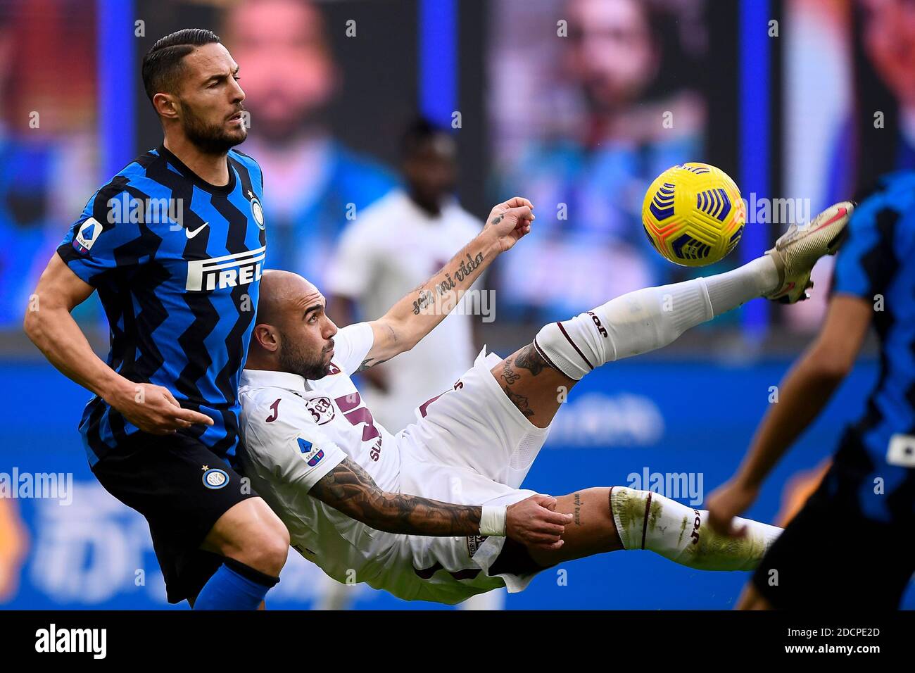 Milan, Italy - 22 November, 2020: Simone Zaza (C) of Torino FC attempts a bicycle kick during the Serie A football match between FC Internazionale and Torino FC. FC Internazionale won 4-2 over Torino FC. Credit: Nicolò Campo/Alamy Live News Stock Photo