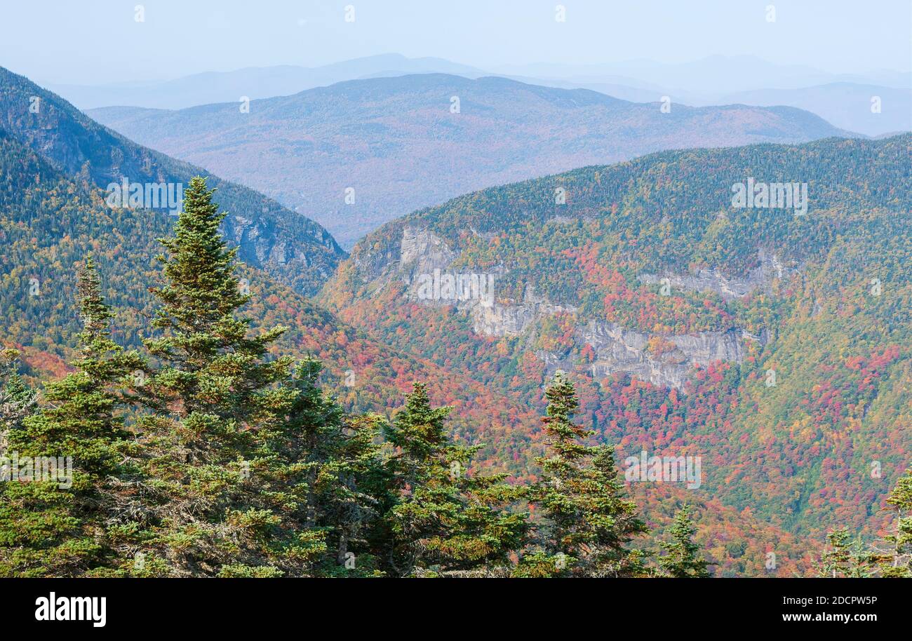 Smugglers' Notch - a mountain pass separating Mount Mansfield in the Green Mountains, from Spruce Peak and the Sterling Range. Stowe, VT, USA. Stock Photo