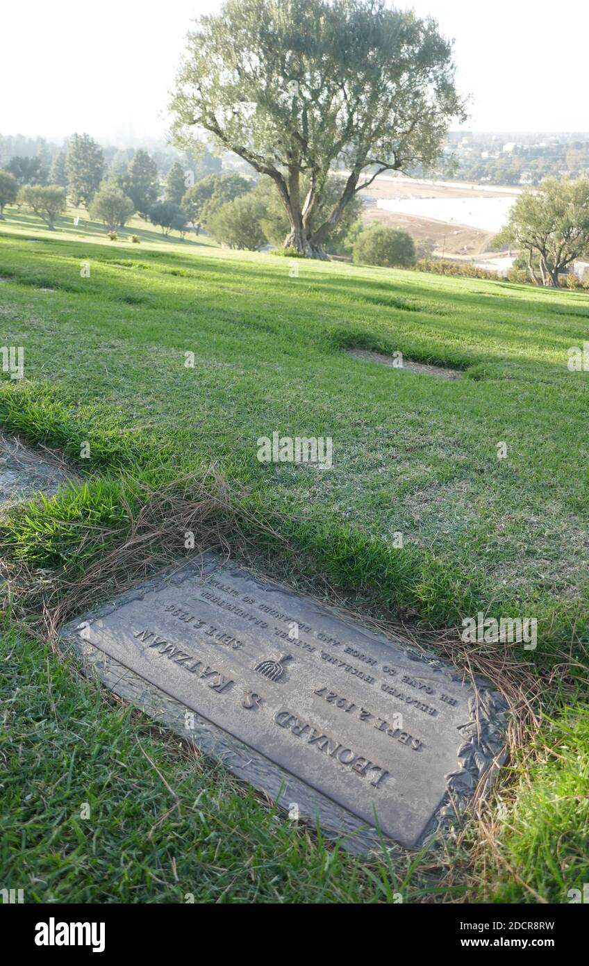 Los Angeles, California, USA 17th November 2020 A general view of atmosphere of producer Leonard Katzman's Grave at Mount Sinai Cemetery Hollywood Hills on November 17, 2020 in Los Angeles, California, USA. Photo by Barry King/Alamy Stock Photo Stock Photo