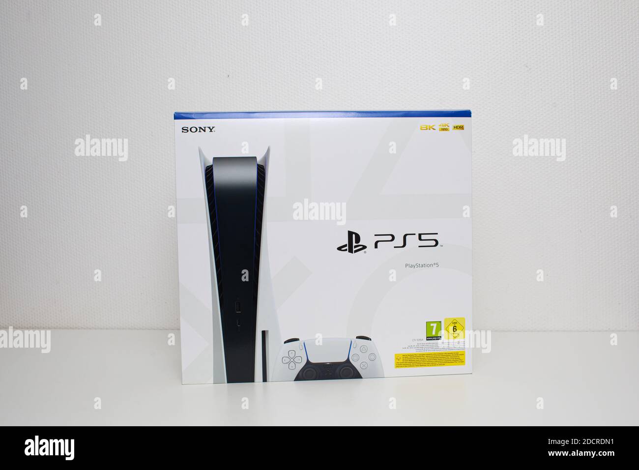 Ps5 box hi-res stock photography and images - Alamy