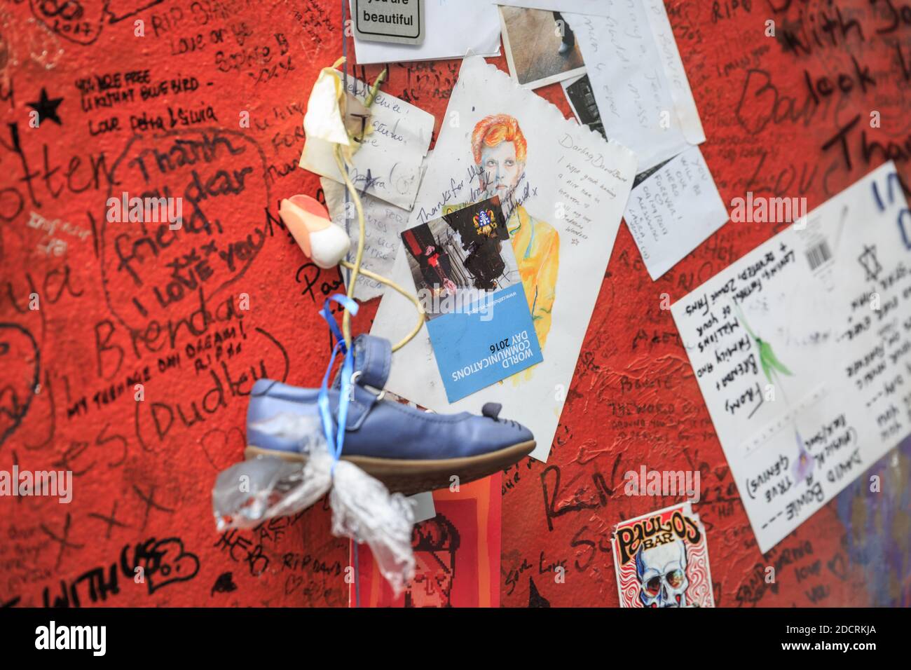 Inscriptions in left by people in memory of David Bowie at the Bowie mural in Brixton, London, UK Stock Photo