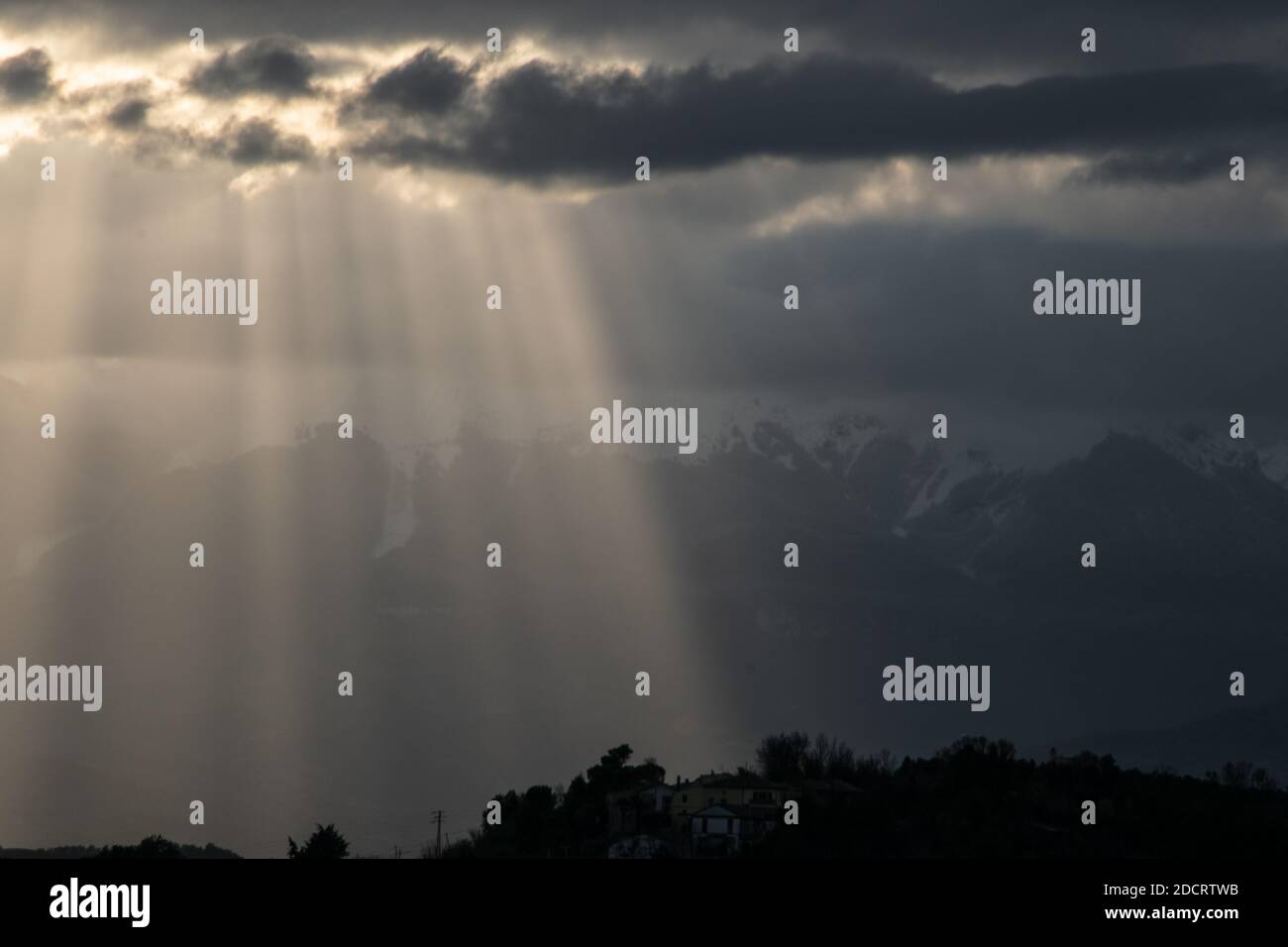Sun Rays Side View Sun rays ray clouds cloud sunray hi-res stock photography and images ...