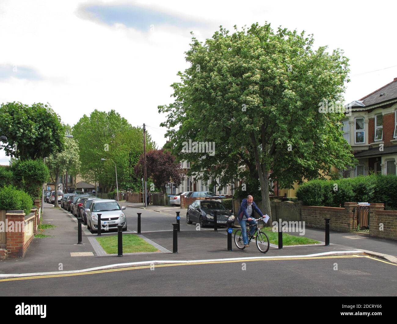 Greenleaf Rd & Brookdale Rd; junction closure and landscaping