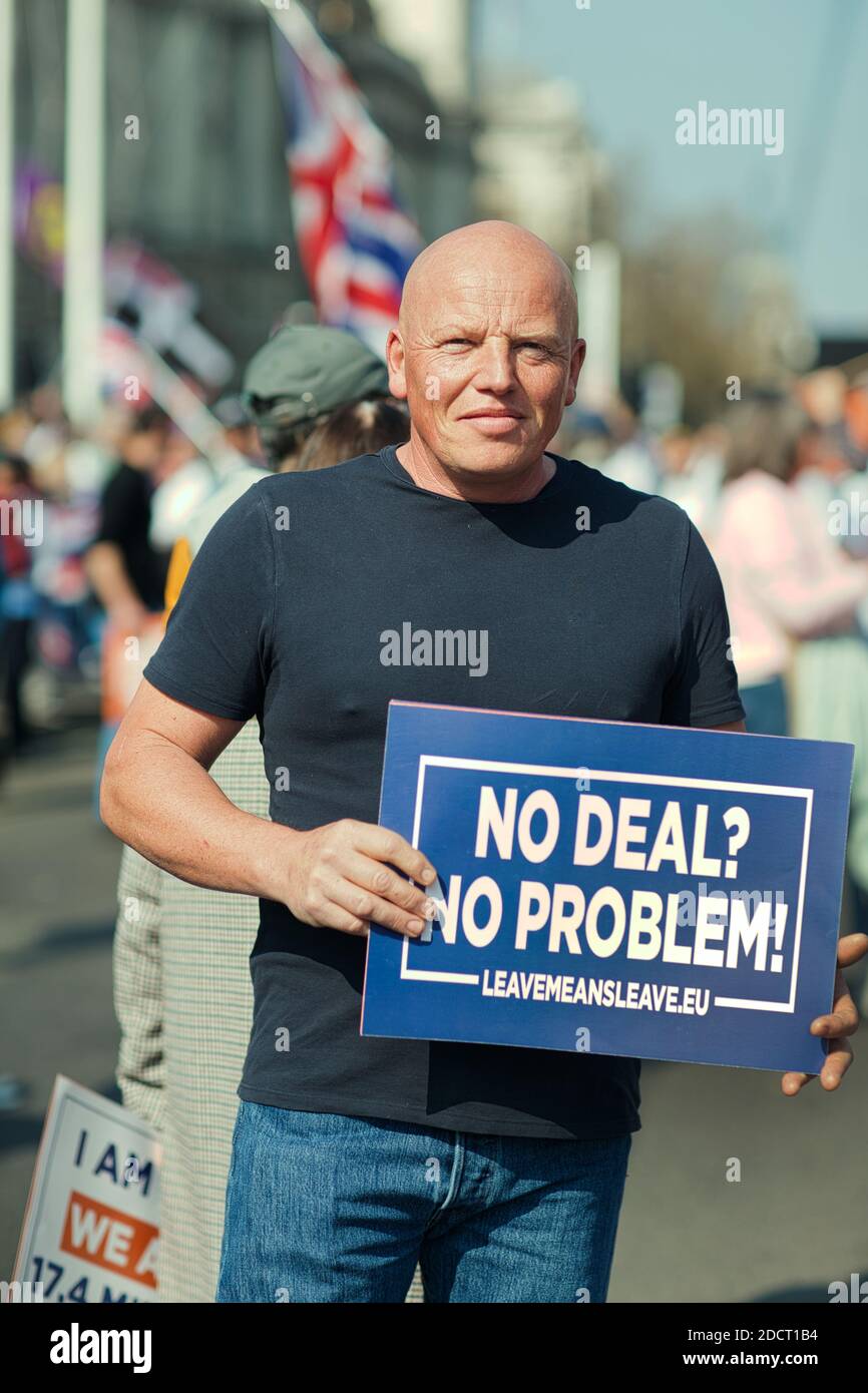 GREAT BRITAIN / England / London /Male protester with sign No deal no problem . Stock Photo
