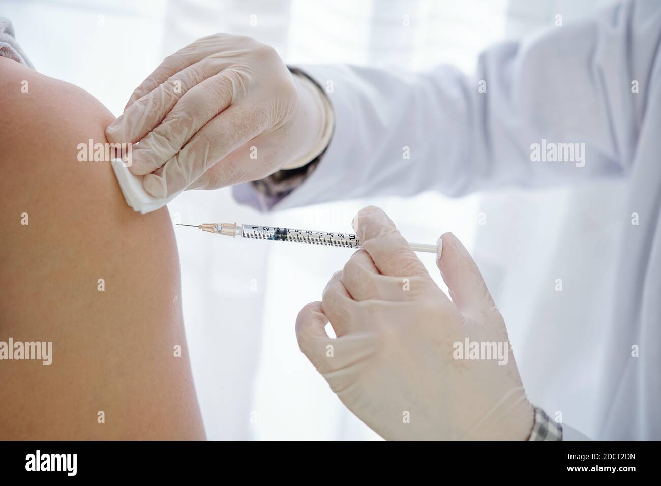 Vaccinating doctor patient hi-res stock photography and images - Alamy