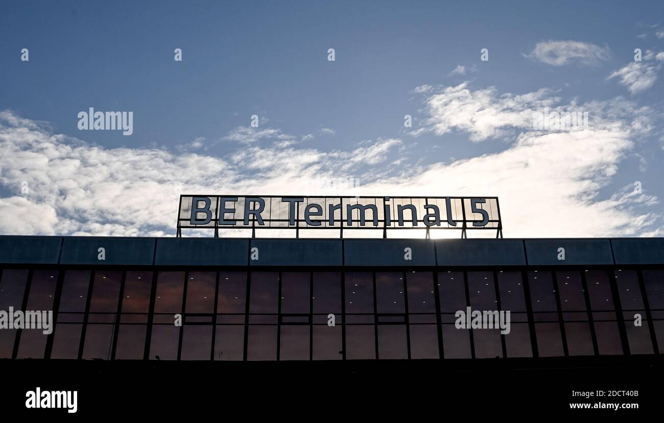 23 November 2020, Berlin, Schönefeld: Terminal 5 at BER Airport. The airport company plans to close the old terminal building in Schönefeld. The airport, formerly abbreviated as SXF, has been operating as Terminal 5 of BER since the opening of the new airport. Photo: Britta Pedersen/dpa-Zentralbild/dpa Stock Photo