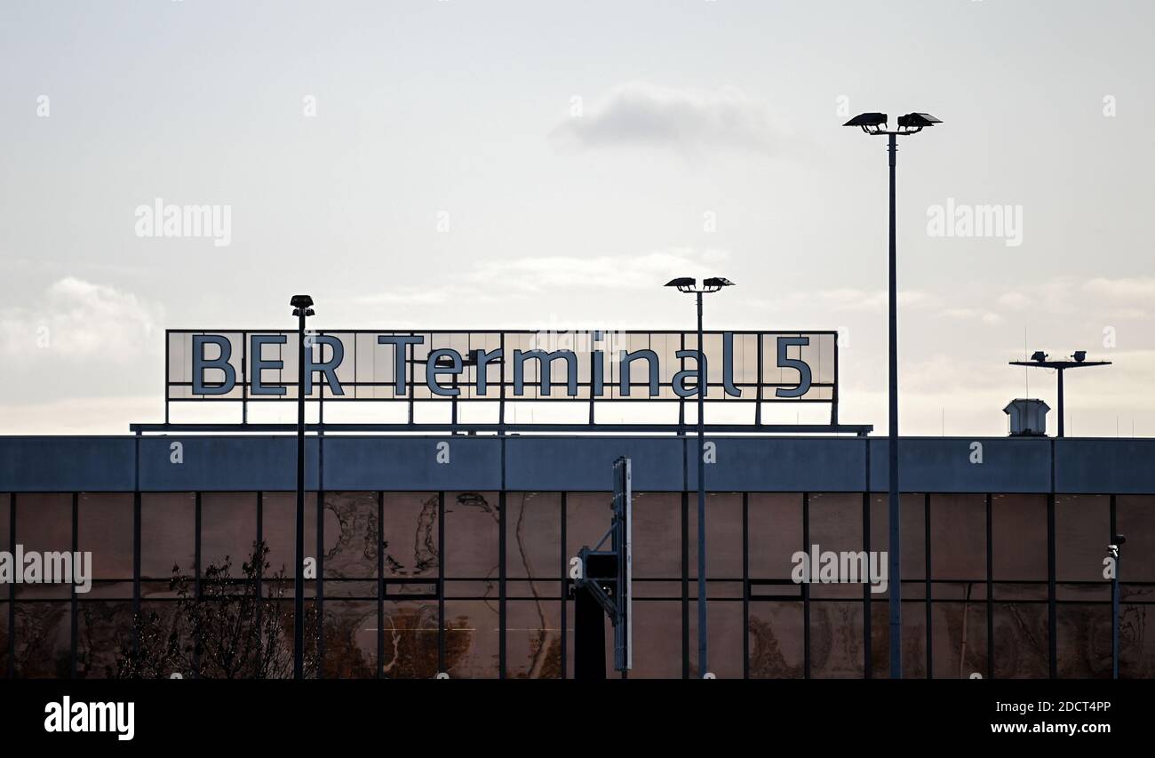 23 November 2020, Berlin, Schönefeld: Terminal 5 at BER Airport. The airport company plans to close the old terminal building in Schönefeld. The airport, formerly abbreviated as SXF, has been operating as Terminal 5 of BER since the opening of the new airport. Photo: Britta Pedersen/dpa-Zentralbild/dpa Stock Photo