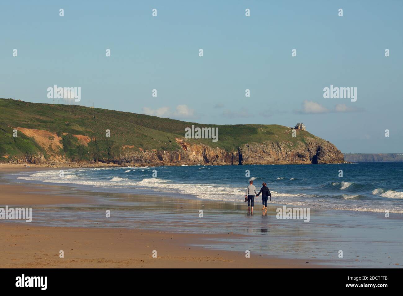 Couple walking along the Praa Sands Beach in Cornwall , Uk Stock Photo