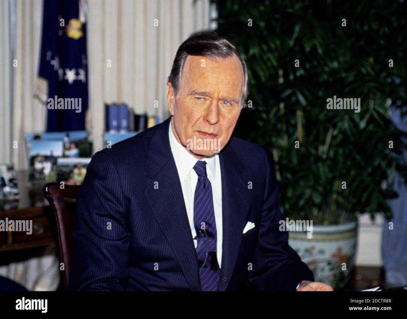 George h w bush 1991 office hi-res stock photography and images - Alamy