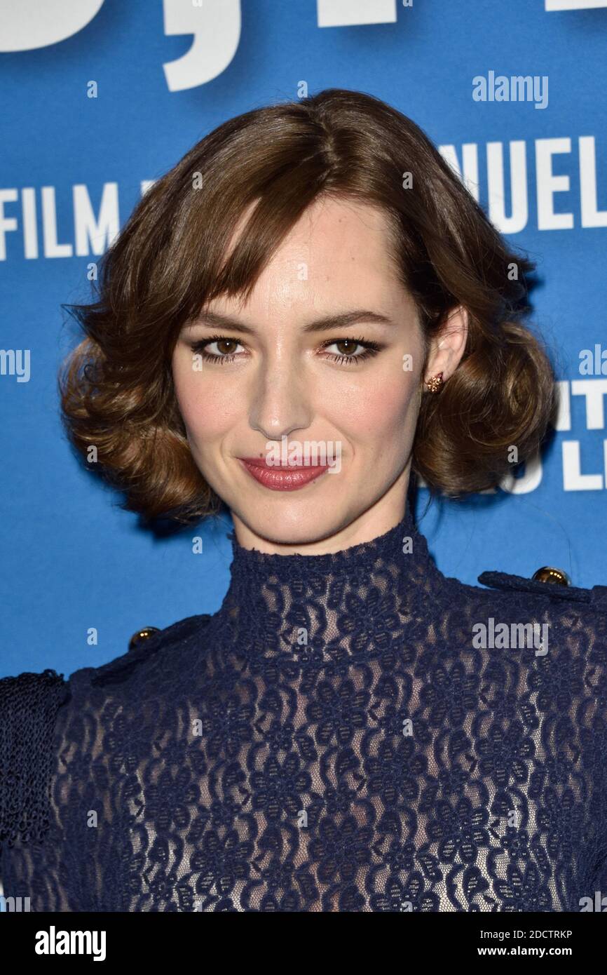 Louise Bourgoin assiste a la premiere de Les Dents, Pipi et au Lit a