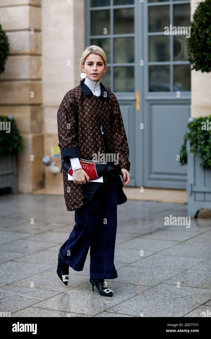 Street style, Caroline Daur arriving at Schiaparelli Spring-Summer 2018