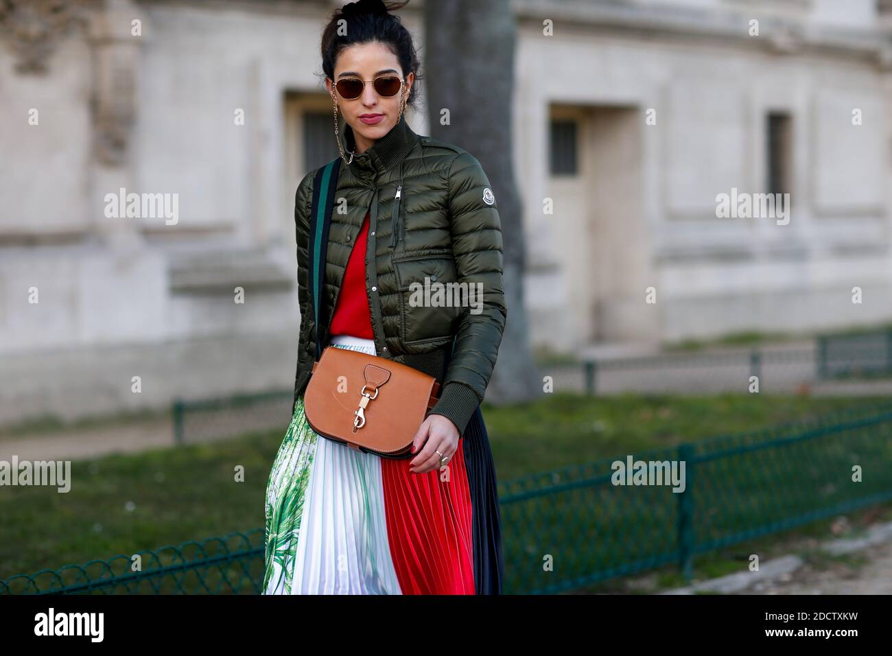 Street style, Bettina Looney arriving at Elie Saab Fall-Winter 2018-2019  show held at le Grand Palais, in Paris, France, on March 3rd, 2018. Photo  by Marie-Paola Bertrand-Hillion/ABACAPRESS.COM Stock Photo - Alamy