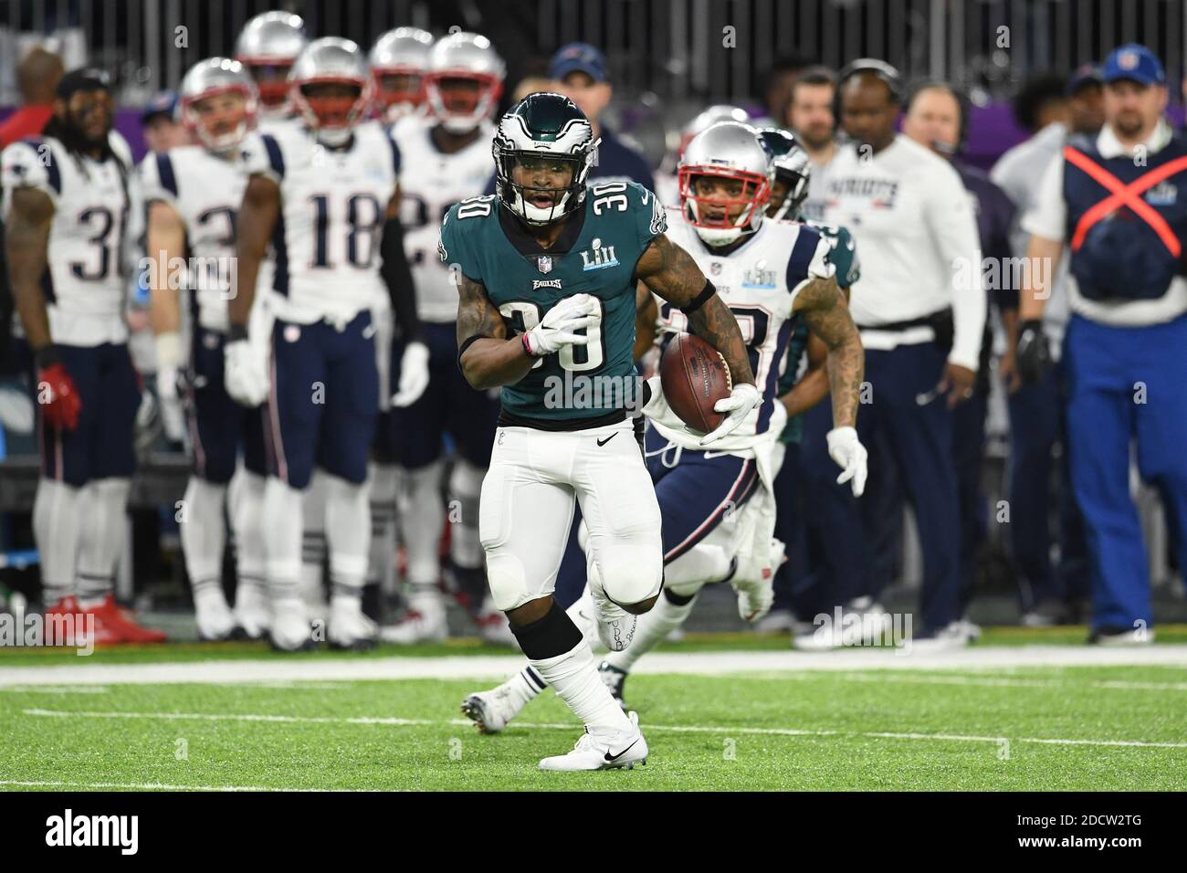 Philadelphia Eagles defeats the New England Patriots 41-33 in Super ...