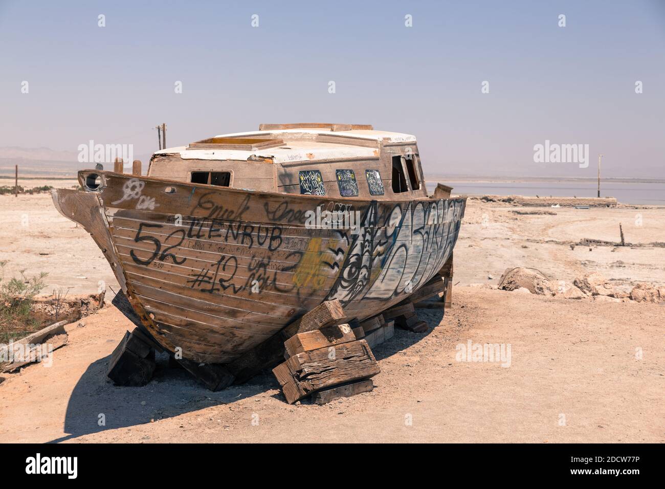 https://c8.alamy.com/comp/2DCW77P/no-webno-apps-exclusive-text-available-bombay-beach-at-the-salton-sea-in-california-usa-in-2017-the-manmade-salton-sea-is-californias-largest-lake-located-in-imperial-county-some-240-km-south-of-los-angeles-the-lake-is-drying-up-fast-threatening-the-fate-of-fish-migratory-bird-species-and-even-public-health-as-exposed-playa-will-create-dust-bowls-harming-an-area-known-for-high-asthma-rates-and-high-level-of-air-pollution-photo-by-olivier-hertelabacapresscom-2DCW77P.jpg