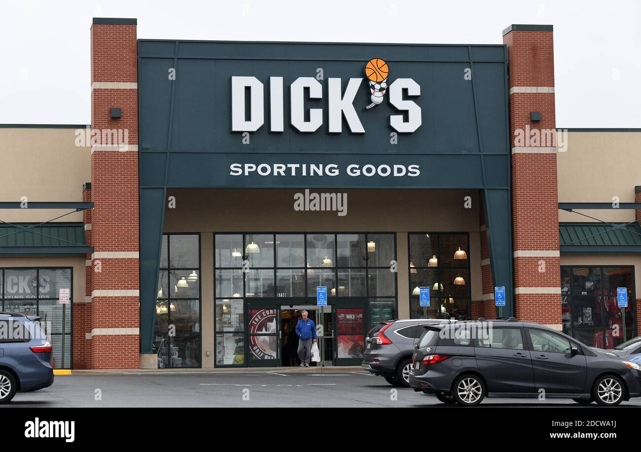 Outside view of a Dick’s Sporting Goods store in Arlington, Virginia