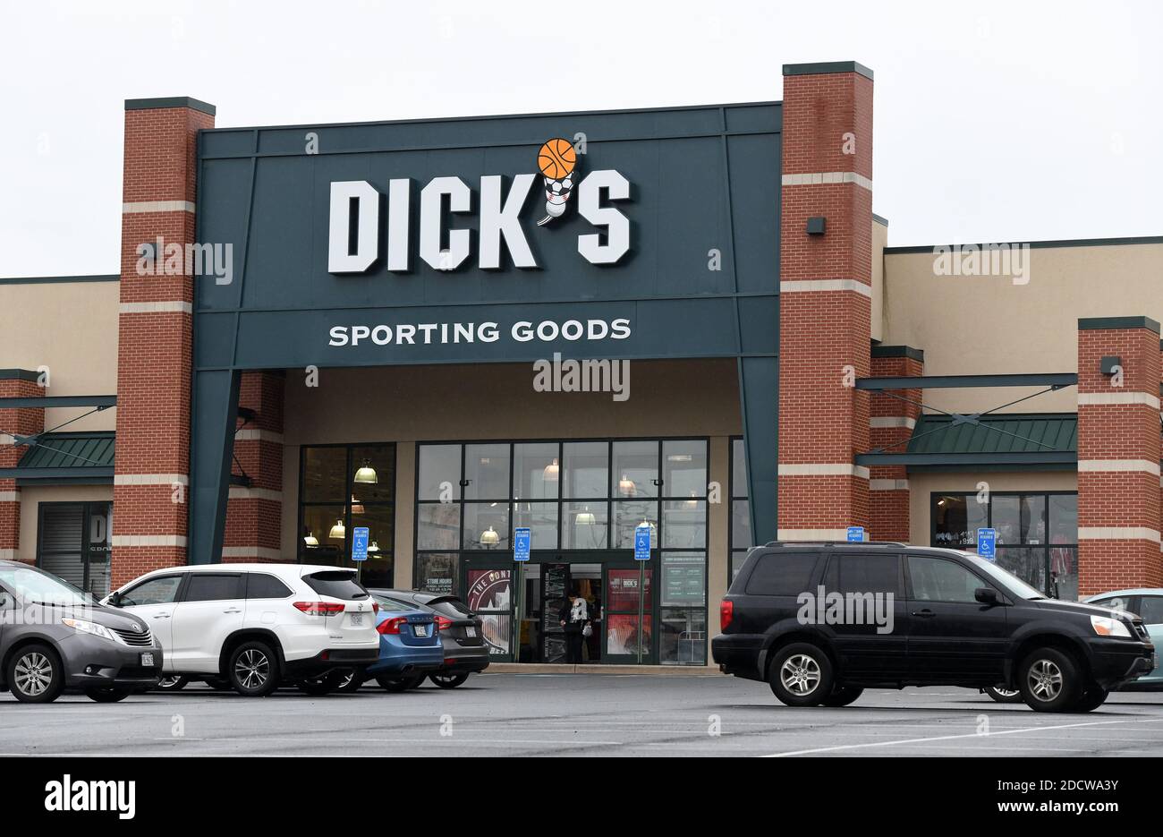 Outside view of a Dick’s Sporting Goods store in Arlington, Virginia