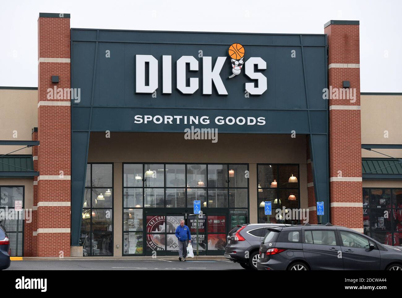 Dicks sporting goods outside hires stock photography and images Alamy