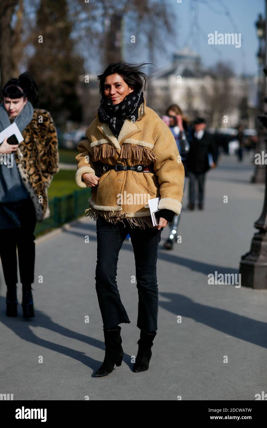 Street style, Emmanuelle Alt arriving at Margiela Fall-Winter 2018-2019 show held at Grand Palais, in Paris, France, on February 28, 2018. Photo by Marie-Paola Bertrand-Hillion/ABACAPRESS.COM Stock Photo