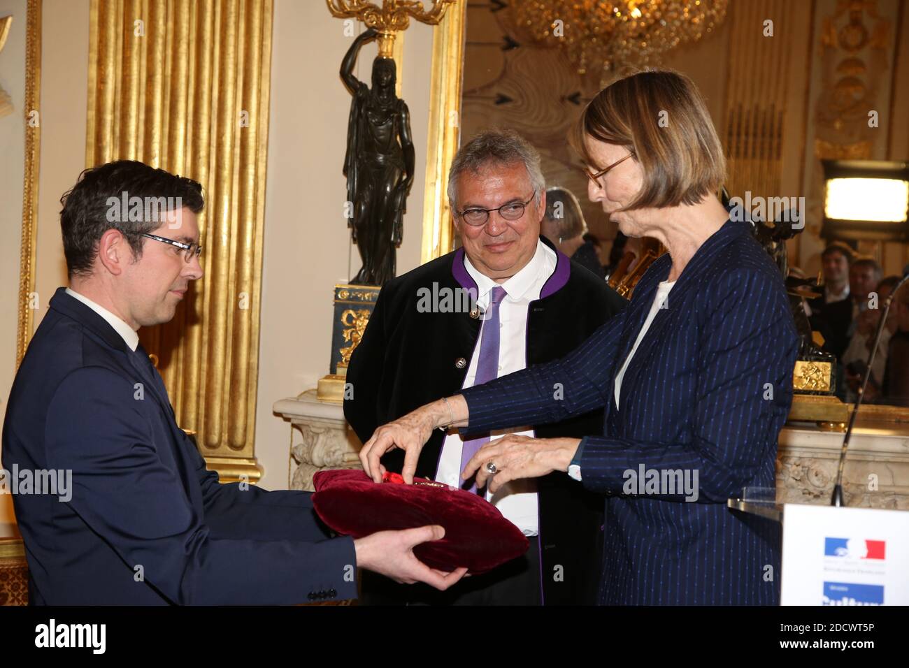 Francoise Nyssen et Dominique Bluzet a la ceremonie de remise des