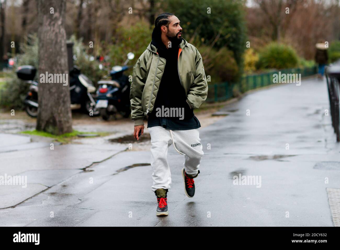 Street style, Jerry Lorenzo arriving at Y3 Fall-Winter 2017-2018 menswear  show held at Palais de Tokyo, in Paris, France, on January 22, 2017. Photo  by Marie-Paola Bertrand-Hillion/ABACAPRESS.COM Stock Photo - Alamy