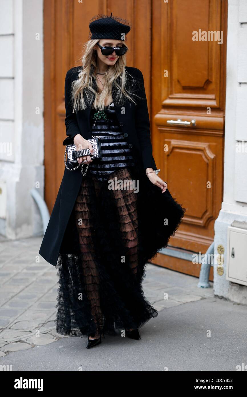 Street style, Leonie Hanne (Ohh Couture) arriving at Dior Fall-Winter 2018- 2019 show held at Musee Rodin, in Paris, France, on February 27, 2018.  Photo by Marie-Paola Bertrand-Hillion/ABACAPRESS.COM Stock Photo - Alamy
