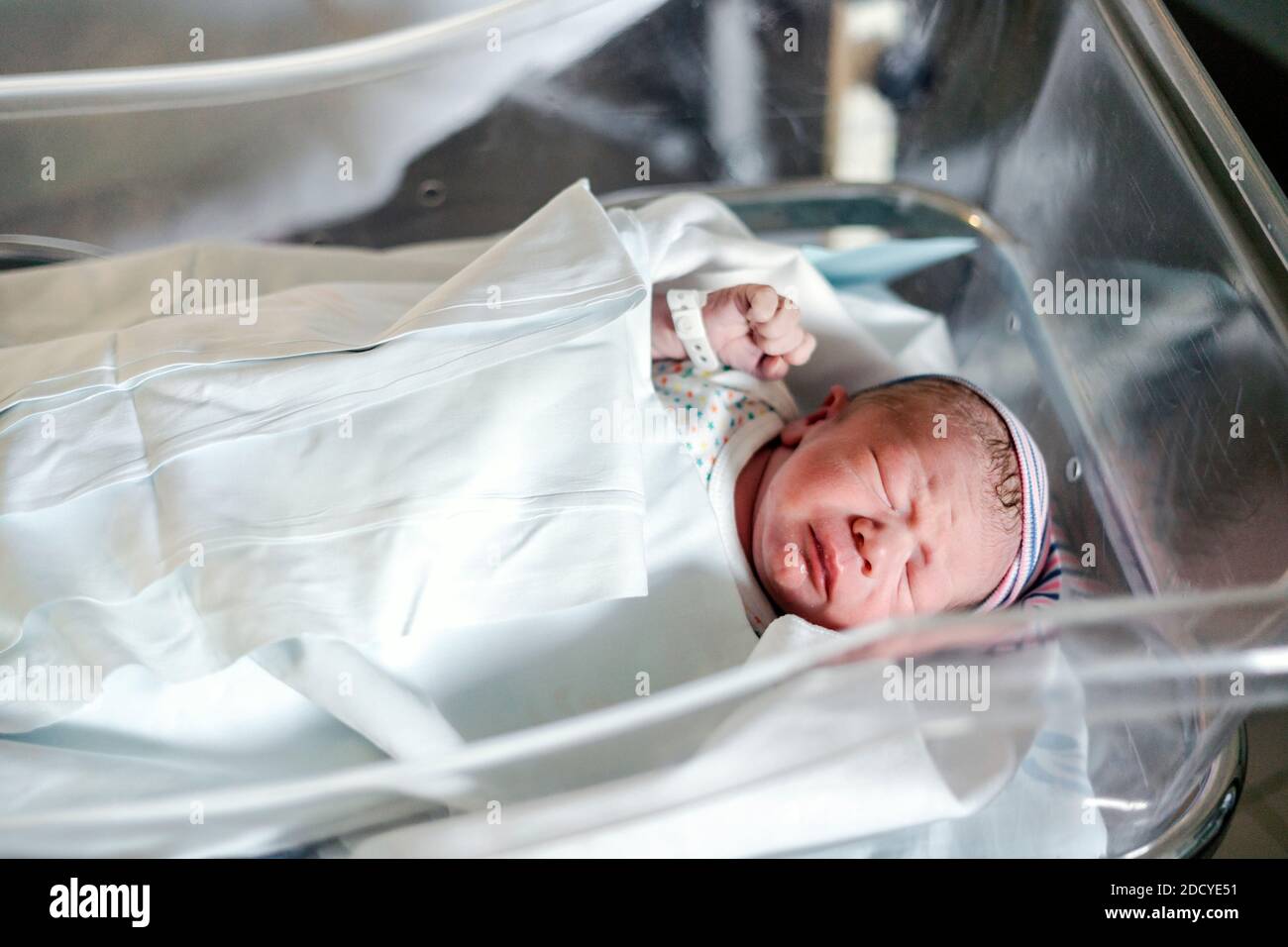 Newborn baby boy hospital nursery hires stock photography and images