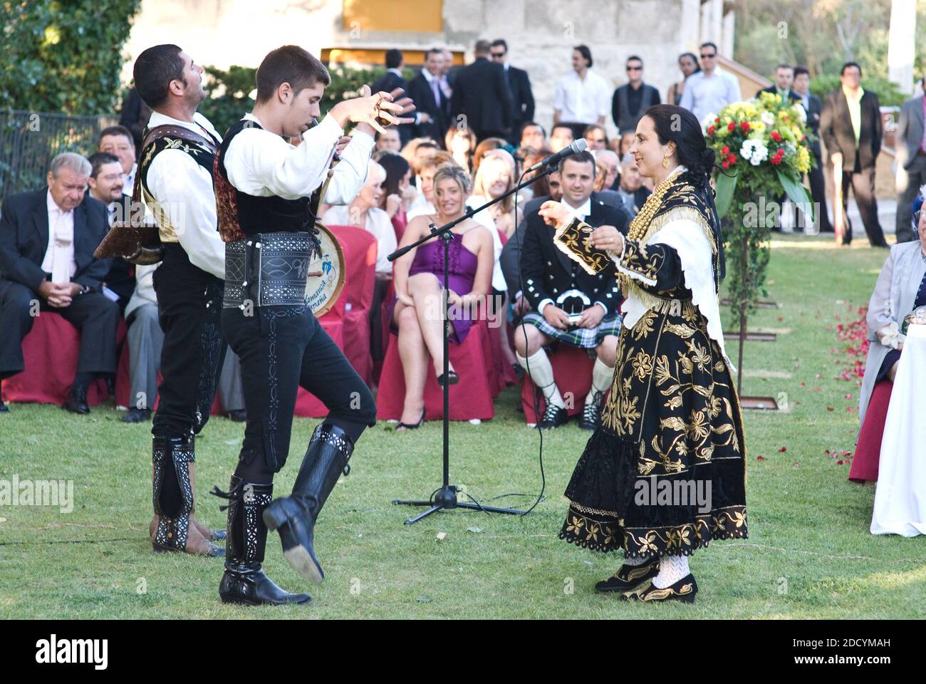 Salamanca Folklorist El Mariquelo and group perform at an Outdoor Wedding in Spain Stock Photo