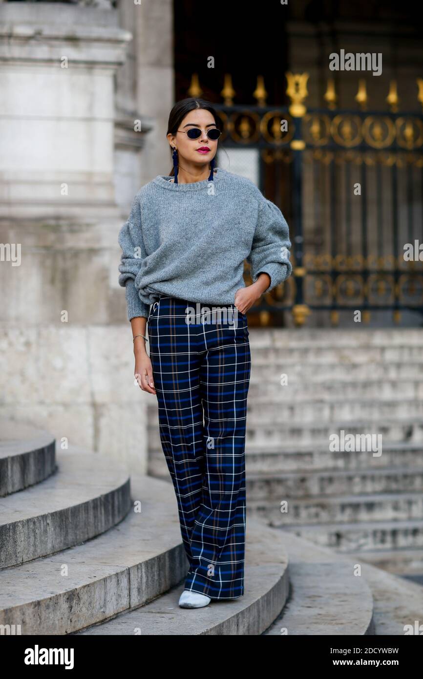 Street style, arriving at Stella McCartney Fall-Winter 2018-2019 show held  at Opera Garnier, in Paris, France, on March 5th, 2018. Photo by  Marie-Paola Bertrand-Hillion/ABACAPRESS.COM Stock Photo - Alamy