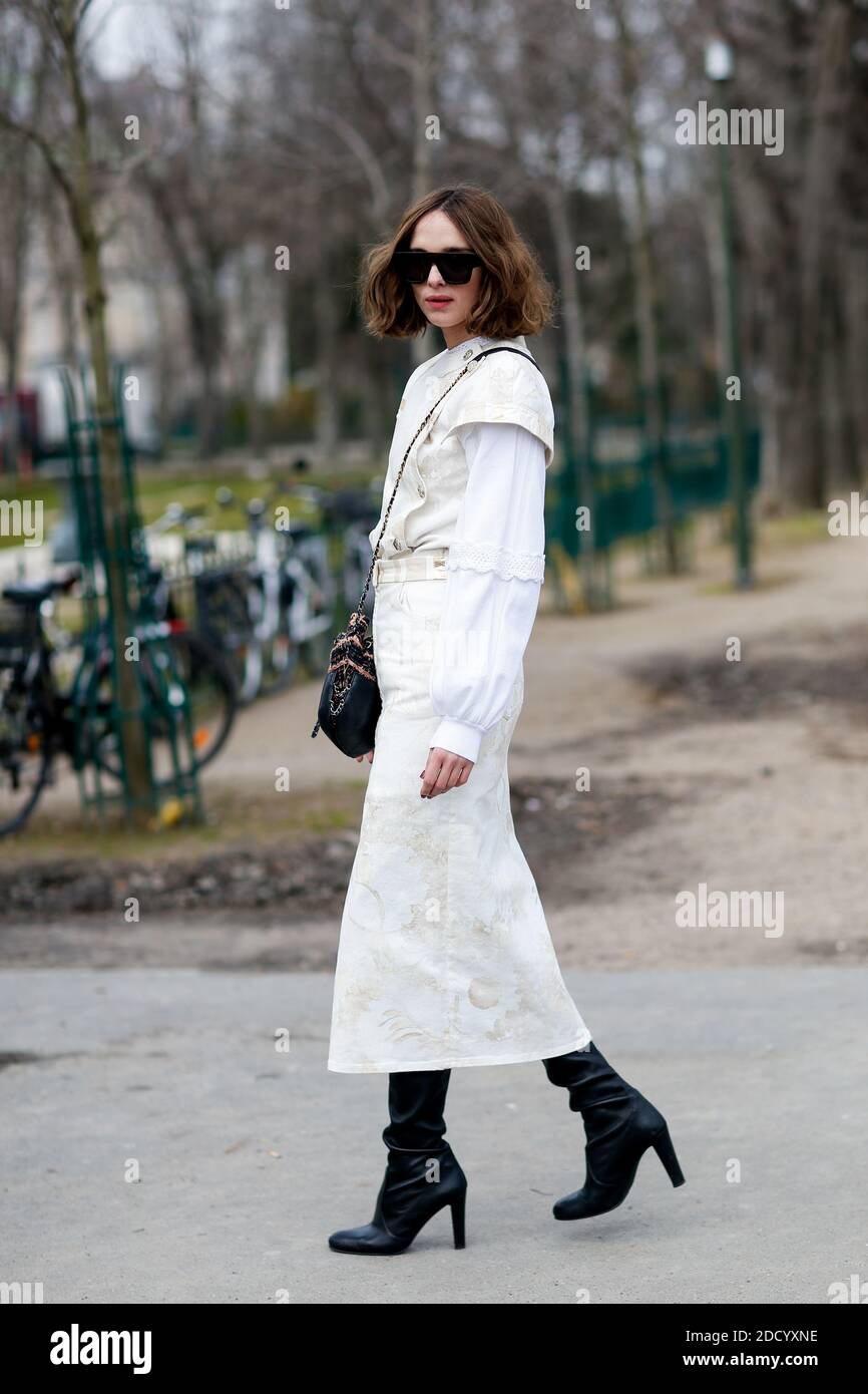 Street style, Candela Pelizza (Candela Novembre) arriving at Chanel  Fall-Winter 2018-2019 show held at Grand Palais, in Paris, France, on March  6th, 2018. Photo by Marie-Paola Bertrand-Hillion/ABACAPRESS.COM Stock Photo  - Alamy