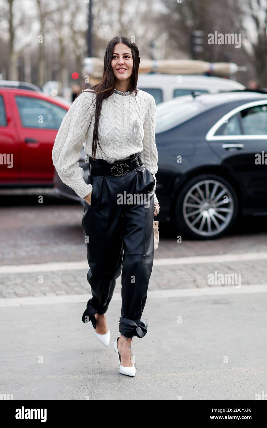 Street style, Gilda Ambrosio arriving at Chanel Fall-Winter 2018-2019 show  held at Grand Palais, in Paris, France, on March 6th, 2018. Photo by  Marie-Paola Bertrand-Hillion/ABACAPRESS.COM Stock Photo - Alamy