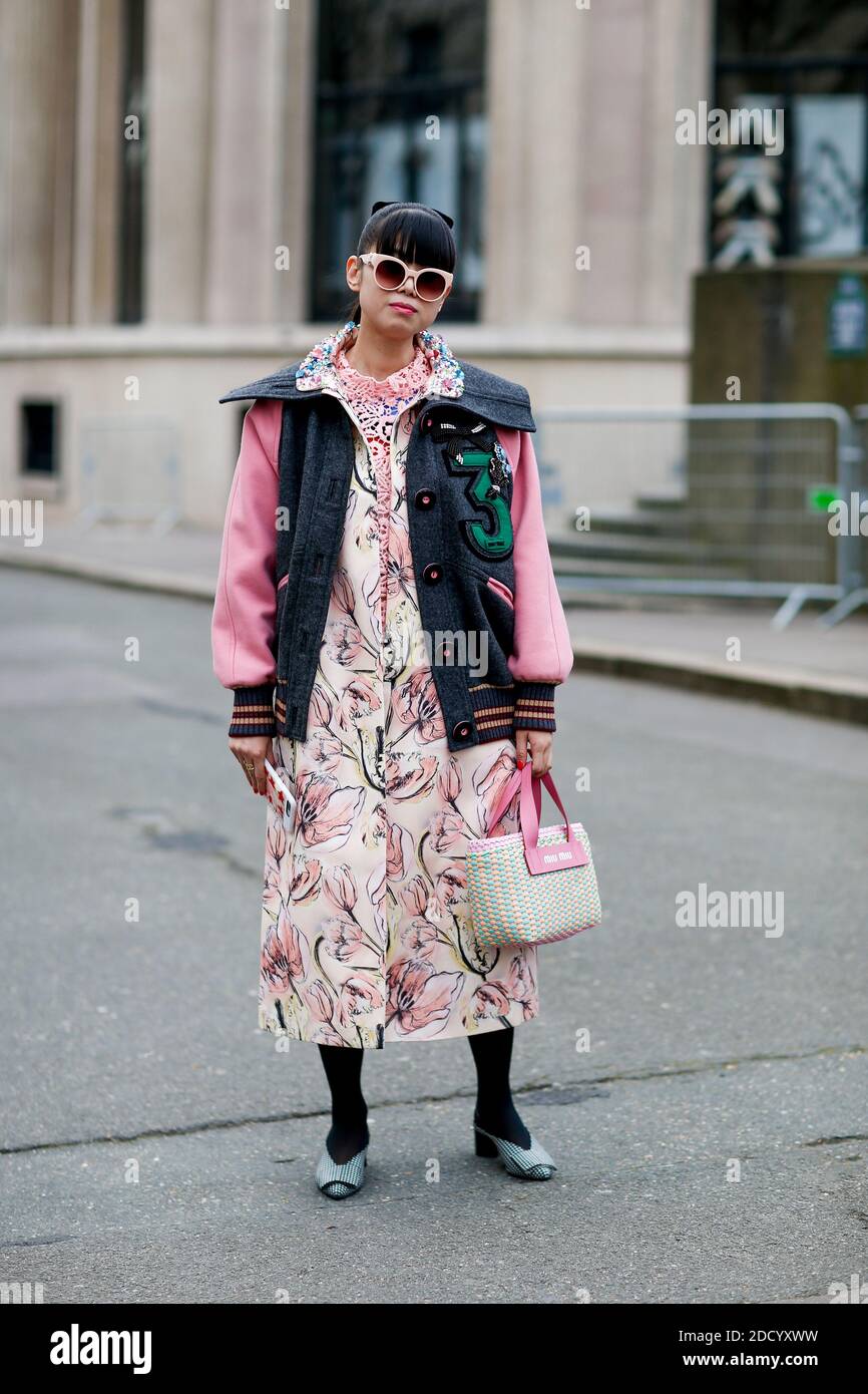 Street style, Leaf Greener arriving at Miu Miu Fall-Winter 2018-2019 show  held at Palais d Iena, in Paris, France, on March 6th, 2018. Photo by  Marie-Paola Bertrand-Hillion/ABACAPRESS.COM Stock Photo - Alamy