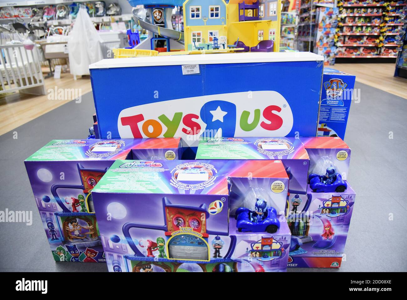 Toys r us toys hi-res stock photography and images - Page 14 - Alamy