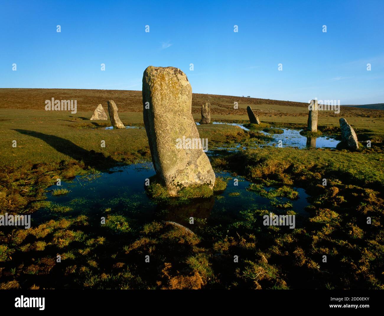 Looking SSE at six of the circle stones and the central pillar of Altarnun Nine Stones Bronze Age stone circle, Bodmin Moor, Cornwall, England, UK. Stock Photo