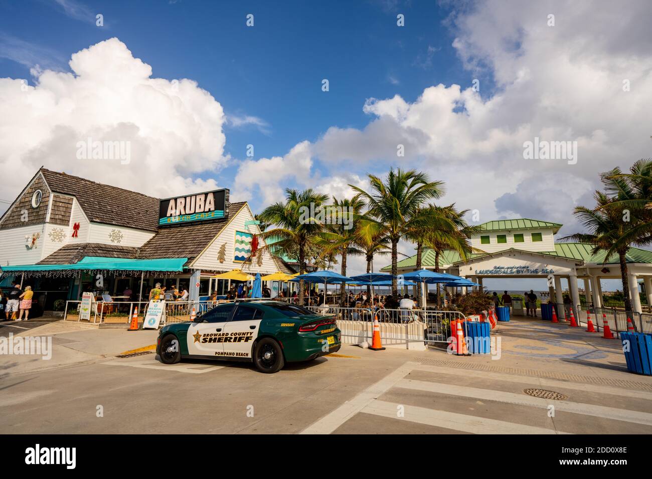 Florida Sunrise,Fort Ft. Lauderdale,Sawgrass Mills Mall,food court plaza ,tables,restaurant restaurants food dining cafe  cafes,cuisine,food,families,lo Stock Photo - Alamy