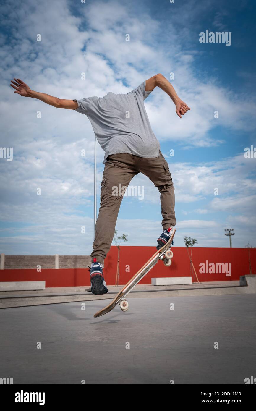 Kickflip High Resolution Stock Photography And Images Alamy
