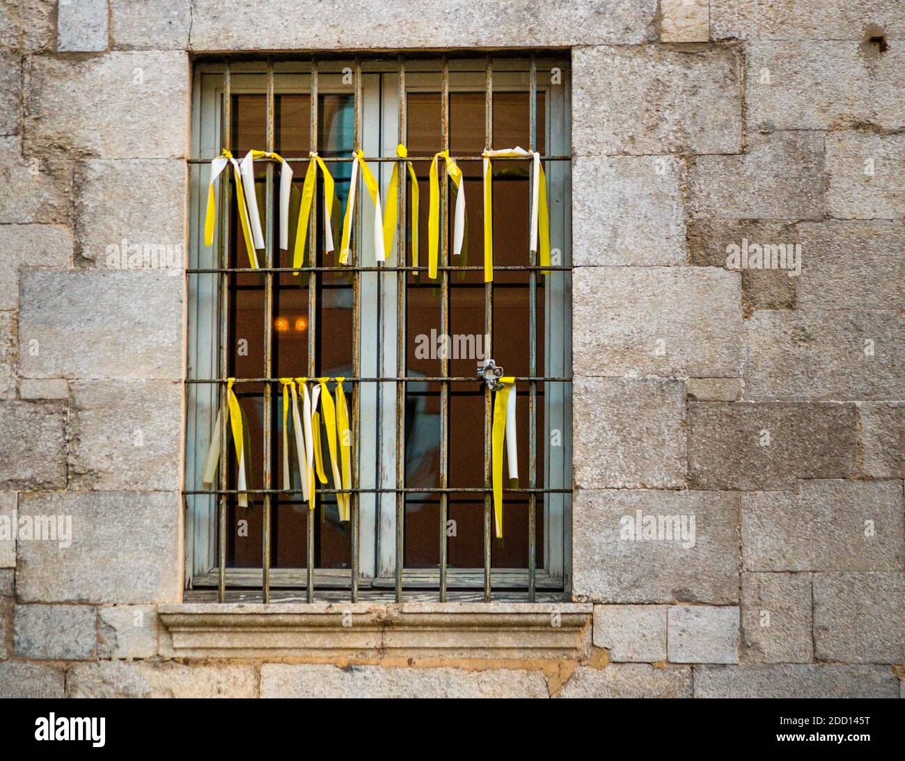 In many places in Catalonia there are protests against the Spanish central government, particularly because of the imprisonment of Catalan politicians and activists. Girona, Catalunya, Spain Stock Photo