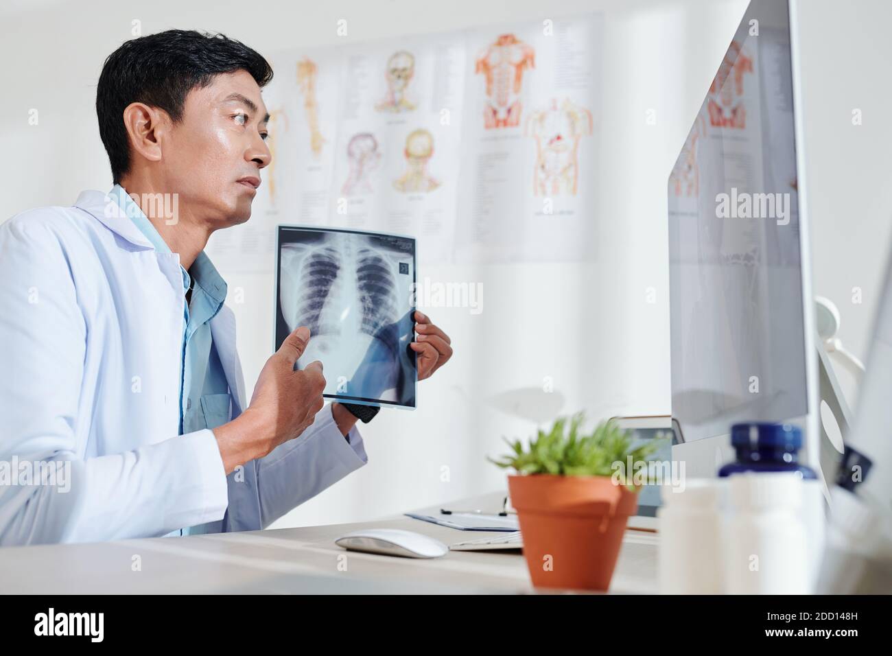 Pulmonologist making phone call Stock Photo