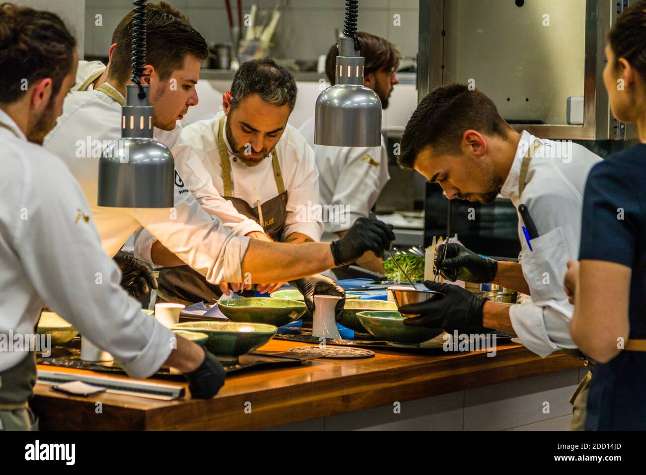 Abraham Artigas concentrates on working with his kitchen team in Sant Feliu de Guíxols, Spain Stock Photo