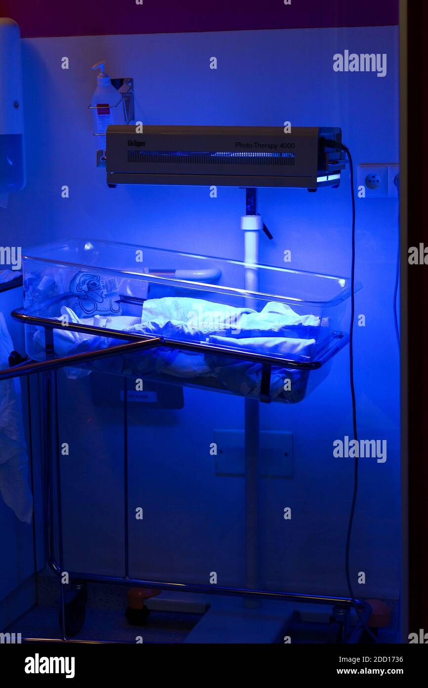 Blue hospital blanket hires stock photography and images Alamy