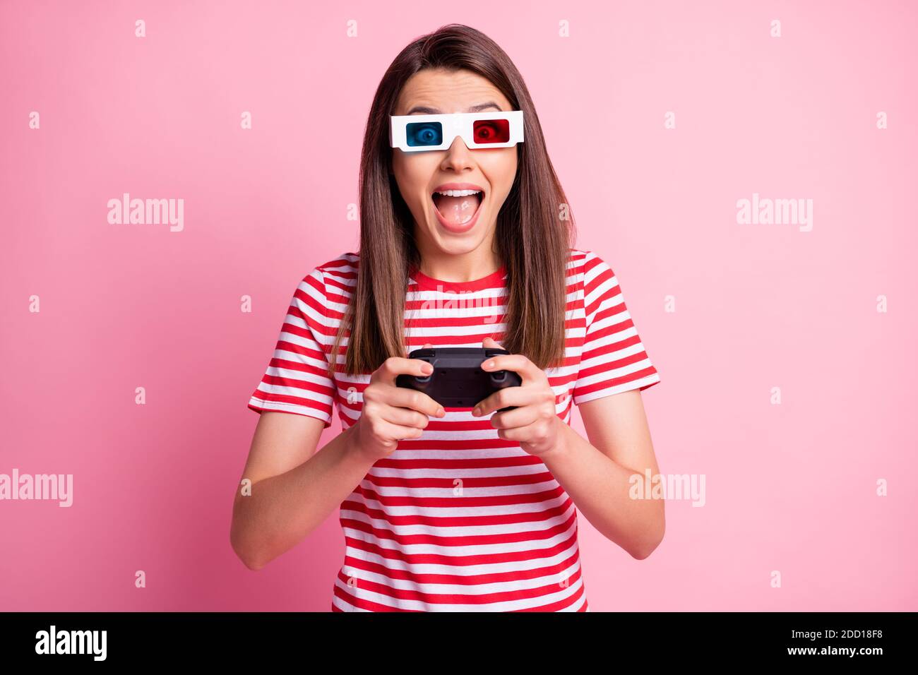 Photo portrait of happy girl wearing 3d glasses playing playstation with  joystick isolated on pastel pink color background Stock Photo - Alamy